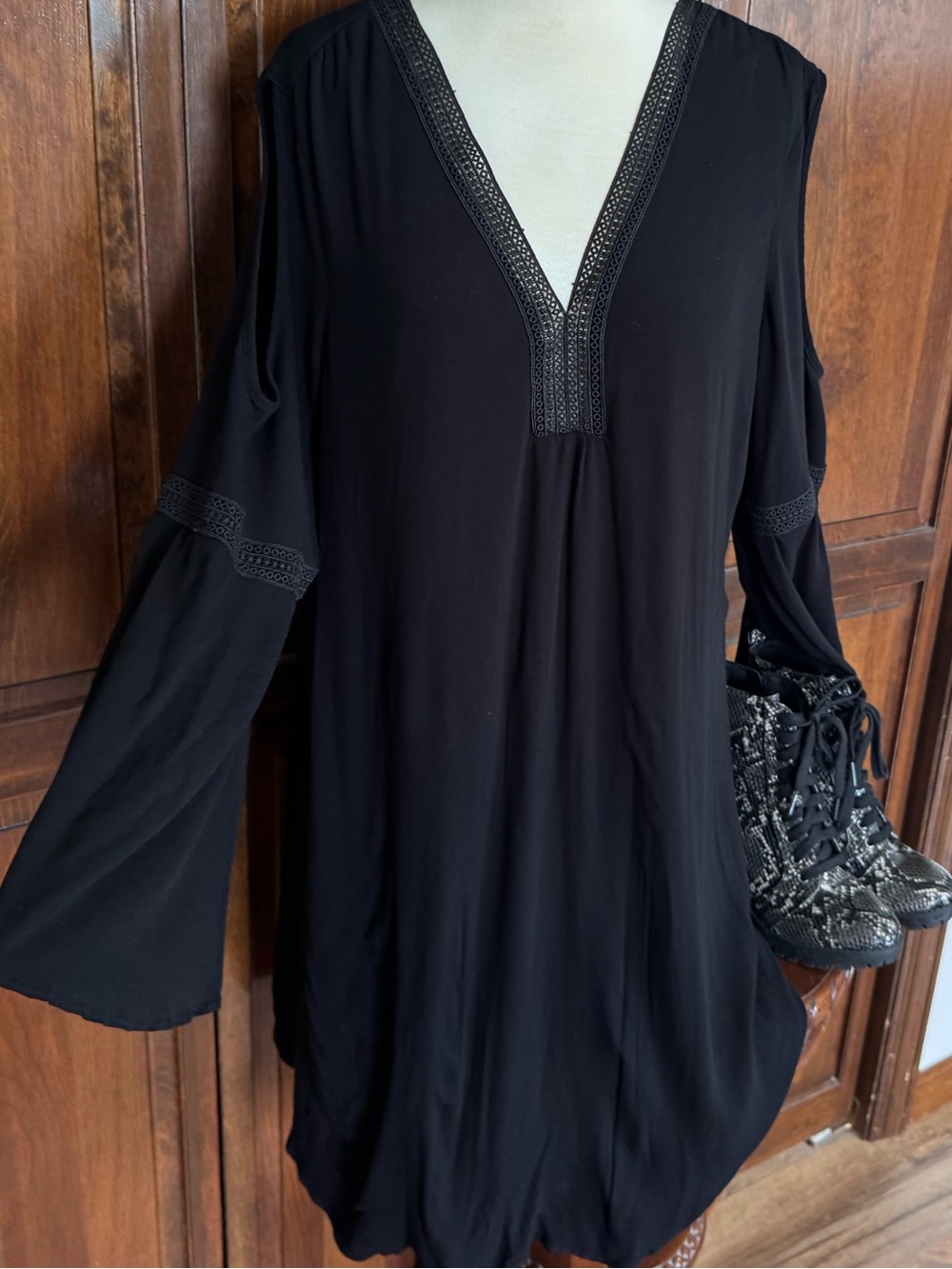 Witchy | Gothic | Whimsigoth | Boho Lace Cold Shoulder Bell Sleeve Mini Dress XL
